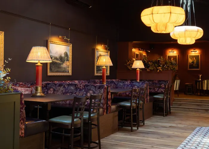 The Potters Heron - A Heartwood Inn